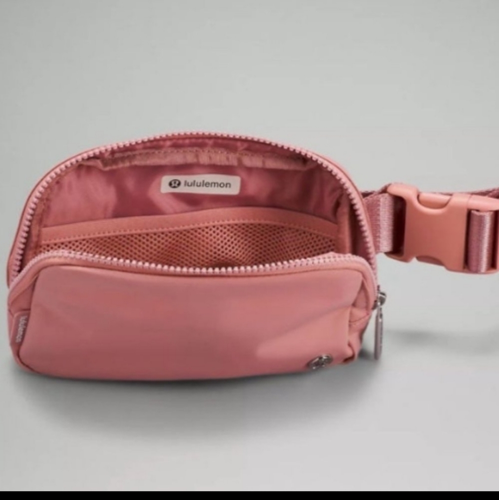 🆕️ LULULEMON EVERYWHERE BELT BAG (PINK PASTEL COLOR) - Picture 2 of 9